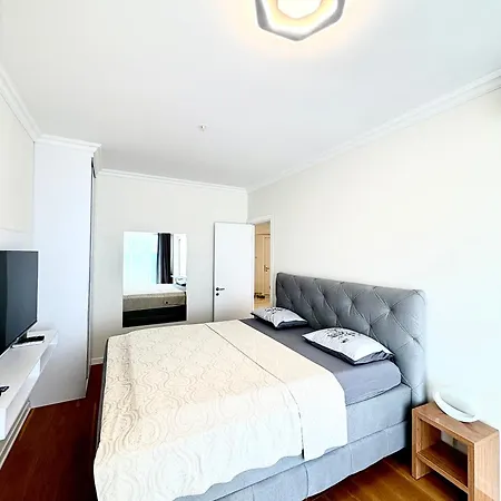 Daire Luxury Penthouse In Tre Canne Complex Budva
